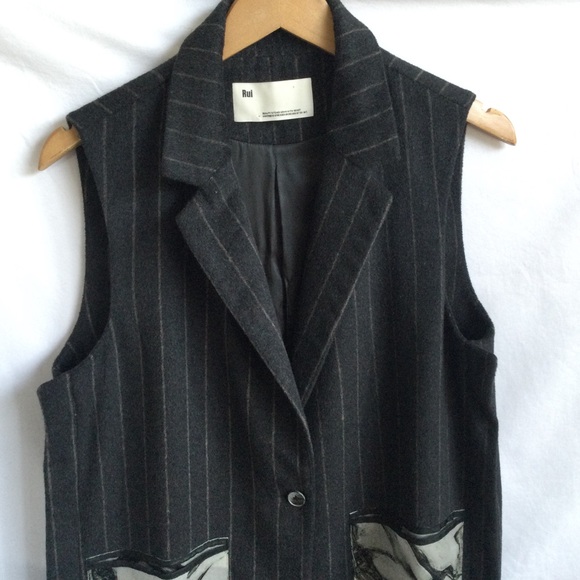 Rui Unique Medium Gray Long Vest Artsy Cool Pockets Pinstripe - Picture 2 of 15